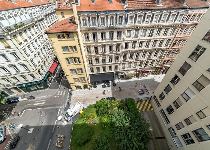 Allinlyon | Vue Toits Presqu'ile Apartment Lyon