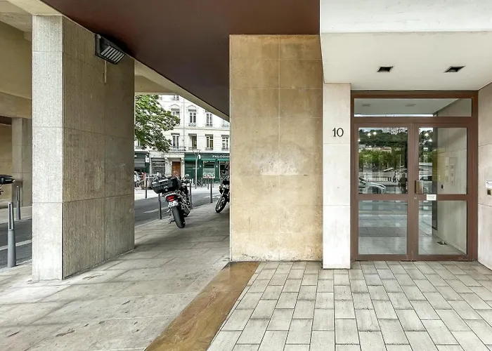 Allinlyon | Vue Toits Presqu'ile Apartment