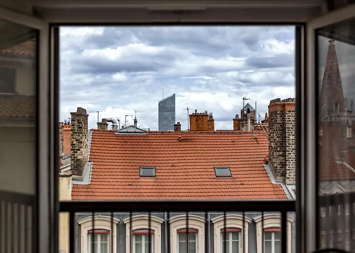 Allinlyon | Vue Toits Presqu'ile Apartment Lyon